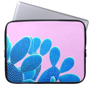 Funda Para Portátil Cactus de color azul sobre fondo rosado. Moda, m