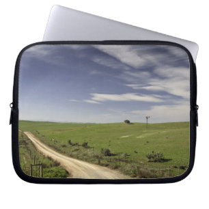 Funda Para Portátil Camino de campo que trenza entre los campos de