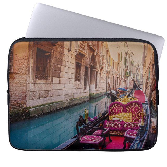 Funda Para Portátil Canal con gondola tradicional en Venecia, Italia (Frente)