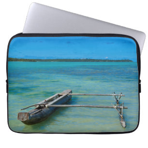 Funda Para Portátil Canoa Outrigger En Océano Poco Profundo