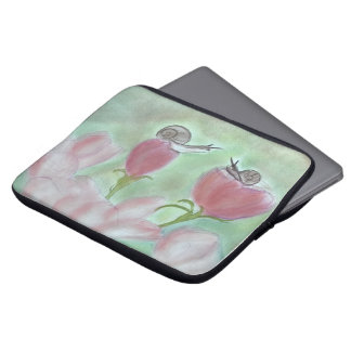 Funda Para Portátil Caracoles cortejando sobre champiñones