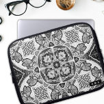 Funda Para Portátil Cardenales de invierno Mandala<br><div class="desc">¿Busca un funda portátil elegante y personalizado que mantenga su equipo protegido mientras muestra su estilo único? No hay más que fijarse en nuestro funda portátil mandala de pájaros de invierno dibujado a mano. Con un hermoso e intrincado diseño de cardenales Navidades y flores de poinsettia con estampado en una...</div>