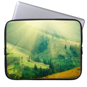 Funda Para Portátil Carpathian mountains summer landscape at sunset wi