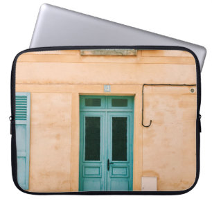 FUNDA PARA PORTÁTIL CASA CON VENTANA ABIERTA Y PUERTA CERRADA