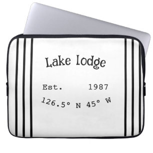 Funda Para Portátil Casa del lago. Fecha año personalizado coordenadas