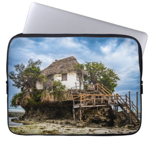 Funda Para Portátil Casa pintoresca en un bosque tropical de coral