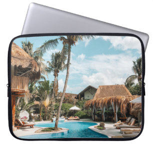 Funda Para Portátil Casas de paja y casas cerca de la piscina durante 