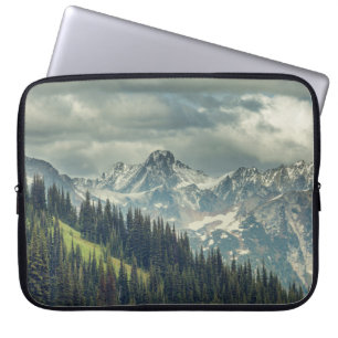 Funda Para Portátil Cascada Norte: Majestic Mountain Peak.