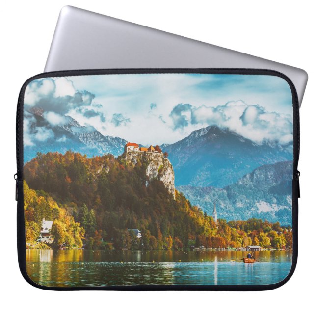 Funda Para Portátil Castillo de Bled: El acantilado esloveno tiene vis (Frente)