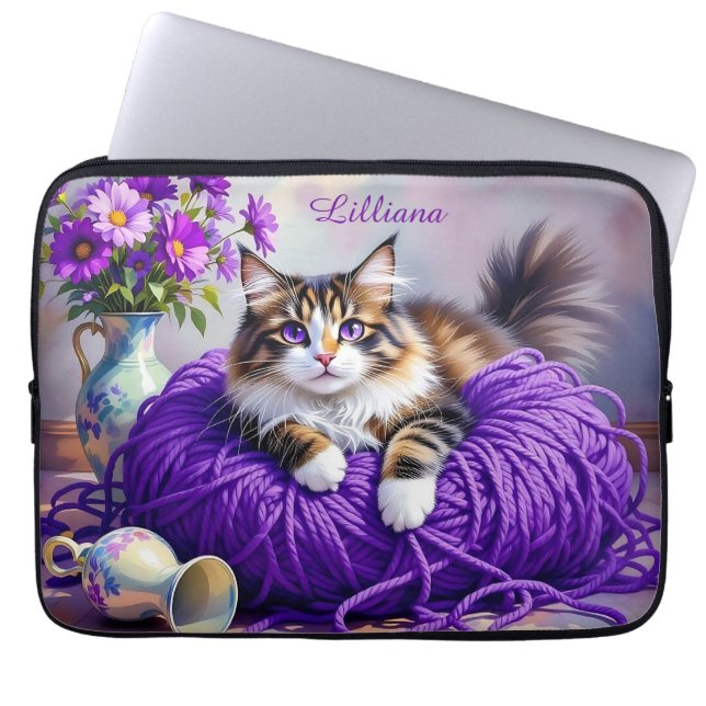 Funda Para Portátil Cat  in Purple Yarn and Flowers Personalized (Frente)
