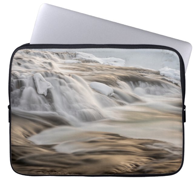 Funda Para Portátil Catarata de Godafoss, invierno, Islandia (Frente)