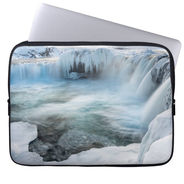 Funda Para Portátil Catarata de Godafoss, invierno, Islandia 2 (Frente)