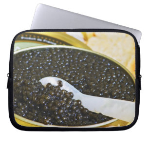 Funda Para Portátil Caviar negro y una cuchara de nácar para