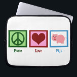 Funda Para Portátil Cerdos de amor por la paz<br><div class="desc">Un signo de paz verde bonito,  corazón rojo y un lindo cerdo rosado. Me encantan los regalos de animales de granja y los cerdos son mis favoritos.</div>