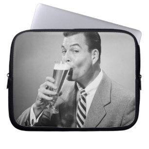Funda Para Portátil Cerveza de consumición del hombre de negocios