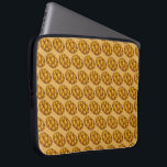 Funda Para Portátil Chanukah Hanukkah Braike Challah Bread Holiday<br><div class="desc">La manga portátil presenta un original ilustracion de marca de una hogaza de pan de jalá trenzado. ¡Perfecto para las celebraciones de Hanukkah! ¿No ves lo que estás buscando? ¿Necesita ayuda con la personalización? Haga clic en "Contactar con este diseñador" para tener algo creado sólo para usted.</div>