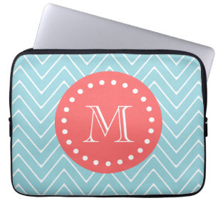 Funda Para Portátil Chevron azul y coralino con el monograma de