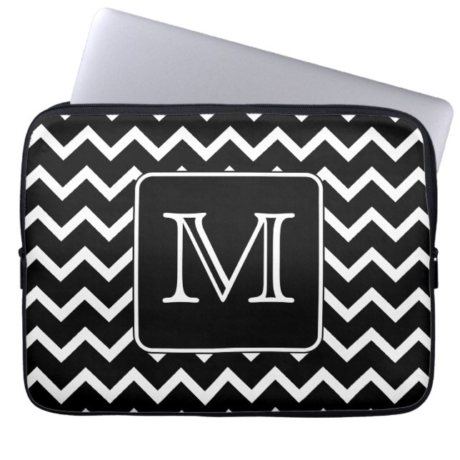 Funda Para Portátil Chevron blanco y negro con el monograma de encargo (Frente)