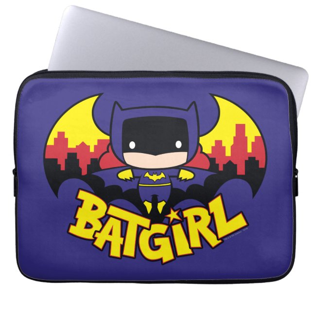 Funda Para Portátil Chibi Batgirl Con Skyline Y Logo Gótico (Frente)