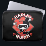 Funda Para Portátil Chibi Harley Quinn Splits<br><div class="desc">Echa un vistazo a Chibi Harley Quinn mientras hace las divisiones delante de un fondo de diamante de polka rojo con su nombre escrito a su alrededor.</div>