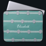 Funda Para Portátil Chic Elegant Diamond Pearl | Teal Luxury<br><div class="desc">Chic Elegant Diamond Pearl | Teal Luxury Laptop Computer Sleeve. Surround your laptop in luxury with these faux rhinestone and pearl strands. Easy to customize by adding your own name or personalize it with a monogram! This background is turquoise teal, but can be changed to any color by clicking "customize...</div>