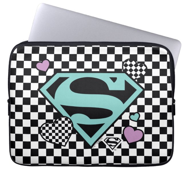 Funda Para Portátil Chica de patinaje Supergirl Hearts S-Shield (Frente)