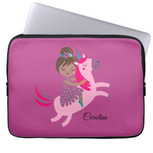 Funda Para Portátil Chica haitiana de brunette en una unicornio