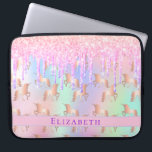 Funda Para Portátil Chica holográfico rosa morado purpurina de unicorn<br><div class="desc">Un fondo iridiscente de diseño de color arcoiris con tonos pastel de unicornio y arcoiris en rosa,  violeta,  dorado rosa,  verde menta. Decorada con goteo falso purpurina en oro rosa,  rosa y morado y un patrón de unicornio dorado. Personalice y agregue un nombre,  letras de color púrpura.</div>