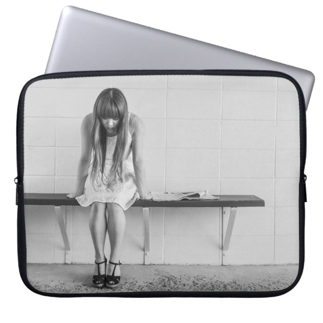 Funda Para Portátil Chica preocupado (Frente)