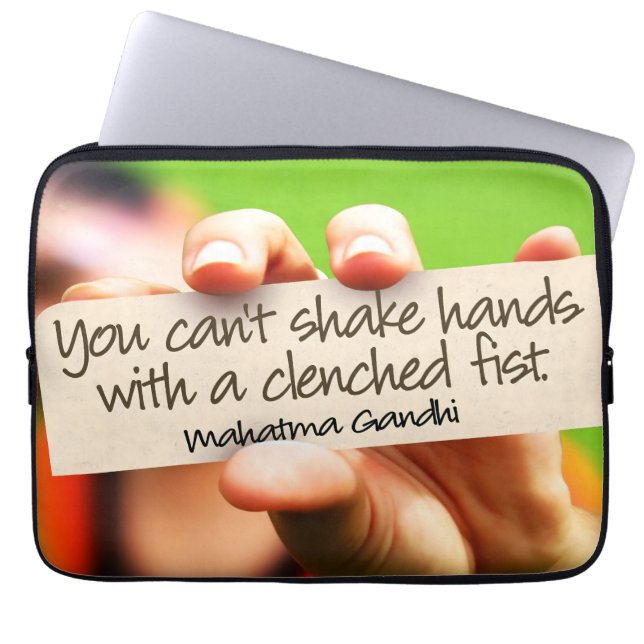 Funda Para Portátil Cita Inspiradora de Mahatma Gandhi "Agitar las man (Frente)