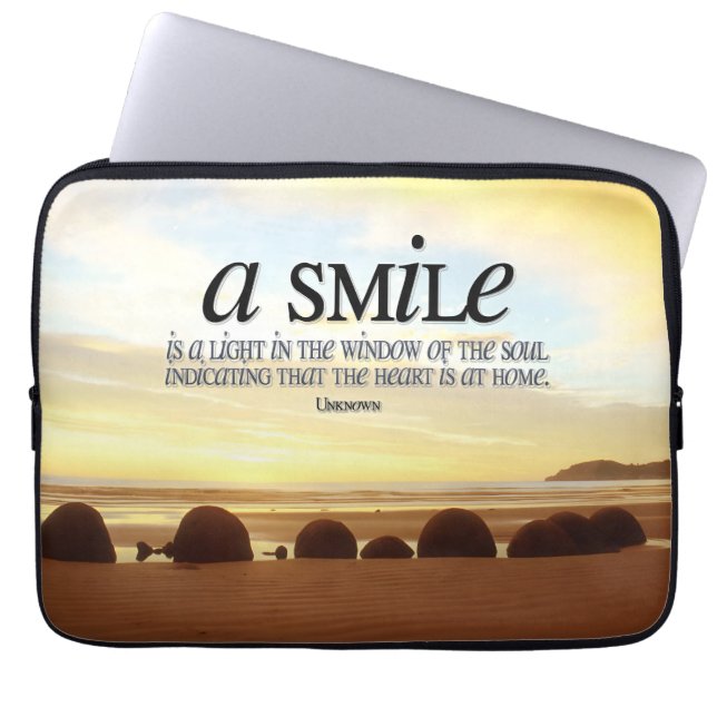 Funda Para Portátil Cita Inspiradora "Una sonrisa es una luz" (Frente)