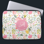 Funda Para Portátil Color de agua rosada Patrón floral Monograma Nombr<br><div class="desc">Moda romántica manga de portátil femenina con acuarela de primavera color rosa pálido, coral, flores y follaje pintados a mano amarillo, azul y verde. Personalícelo con su monograma y nombre en una elegante caligrafía de escritura editable. Puede ser un regalo de cumpleaños de personalizado para tu novia / esposa /...</div>