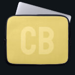 Funda Para Portátil Color de tendencia Manga de portátil amarillo suav<br><div class="desc">Presentamos el color primaveral de moda: amarillo suave. Funda portátil moderna y elegante con monograma de personalizable de tipo minimalista. Su diseño, sencillo y limpio, en un color sólido, ofrece un encanto atemporal y clásico. Explore nuestros colores de tendencia primaveral para obtener más productos del mismo color o descubra otros...</div>