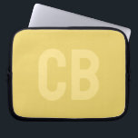 Funda Para Portátil Color de tendencia Manga de portátil amarillo suav<br><div class="desc">Presentamos el color primaveral de moda: amarillo suave. Funda portátil moderna y elegante con monograma de personalizable de tipo minimalista. Su diseño, sencillo y limpio, en un color sólido, ofrece un encanto atemporal y clásico. Explore nuestros colores de tendencia primaveral para obtener más productos del mismo color o descubra otros...</div>