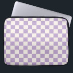 Funda Para Portátil Comprobación púrpura, Patrón de tablero de cheques<br><div class="desc">Patrón de cuadros - tablero de ajedrez blanco morado y crema.</div>