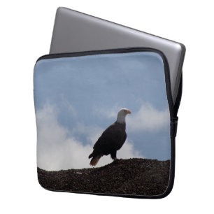 Funda para portátil con águila calva en terreno al
