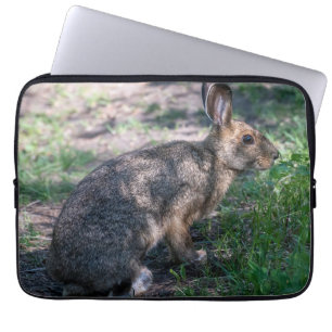 Funda Para Portátil Conejo tranquilo: descansando en la naturaleza