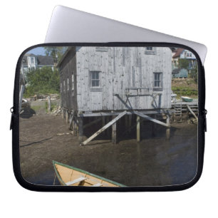 Funda Para Portátil Constructor de dory, Lunenburg, Nueva Escocia, Can