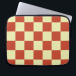 Funda Para Portátil Control rojo y crema<br><div class="desc">Un patrón de cerezo rojo y crema a cuadros,  geométrico y sencillo,  aunque los colores le dan una sensación de fantasía vintage y caprichosa.</div>