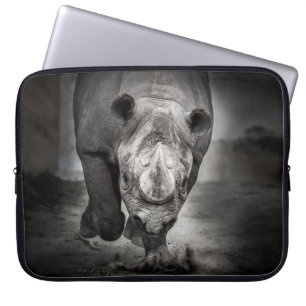 Funda Para Portátil Corriendo Rhinoceros: Retrato Animal Salvaje.