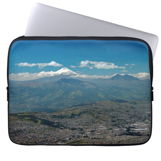 Funda Para Portátil Cotopaxi y Quito, Ecuador (Frente)
