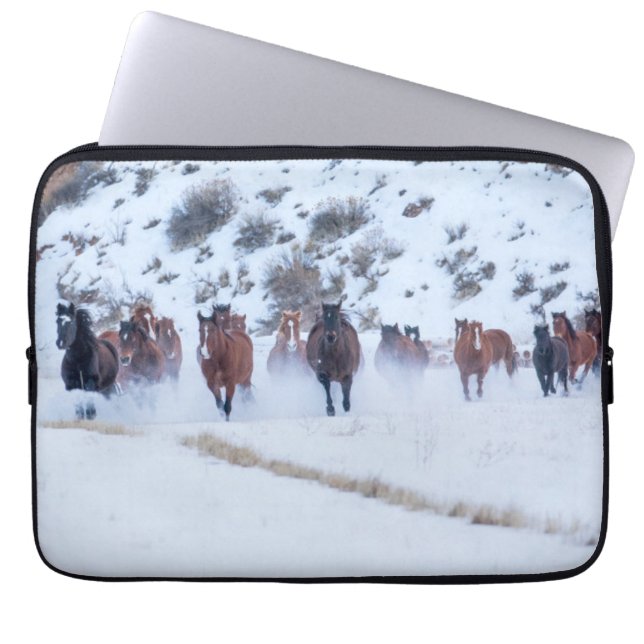 Funda Para Portátil Cowboy Horse Drive | Hideout Ranch Shell, Wyoming (Frente)
