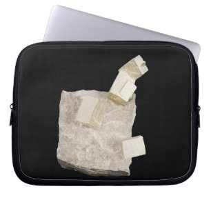 Funda Para Portátil Cristales de la pirita en pizarra
