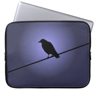 Funda Para Portátil Crow en un cable telefónico