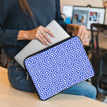 Funda Para Portátil Cuadrícula H de la clave del meandro griega Azul<br><div class="desc">Decoración griega elegante,  elegante y sofisticada de color azul y blanco. Un regalo moderno y de moda,  perfecto para el amante del Mediterráneo en su vida.</div>