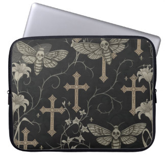 Funda para portátil de la polilla y la cruz gótica