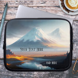 Funda para portátil de montaña cubierta de nieve<br><div class="desc">Manga portátil con un cuadro de una montaña cubierta de nieve. Los textos son opcionales.</div>