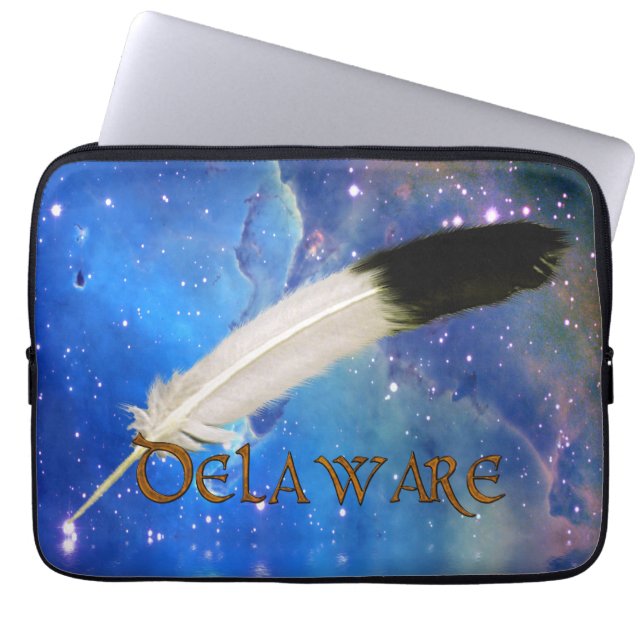 Funda Para Portátil DELAWARE Nation & Feather Space Laptop Sleeve (Frente)