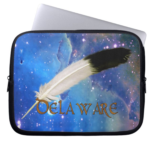Funda Para Portátil DELAWARE Nation & Feather Space Laptop Sleeve (Frente)