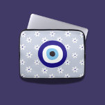 Funda Para Portátil Delicado blanco lindo Romántico de margarita azul<br><div class="desc">El Cute White Delicate Romantic Daisy Greek Blue Eye Laptop Sleeve es el accesorio perfecto para aquellos que buscan protección y estilo. Con un diseño que combina margaritas blancas con un toque tradicional de ojo griego azul, esta manga aporta un ambiente romántico y delicado. Hecho para proteger tu laptop con...</div>
